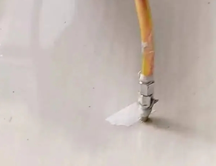 大安瓷砖空鼓维修公司专业解答在瓷砖铺贴过程中，如果使用的砂料过粗（如全部使用了粗砂），可能会导致以下问题
