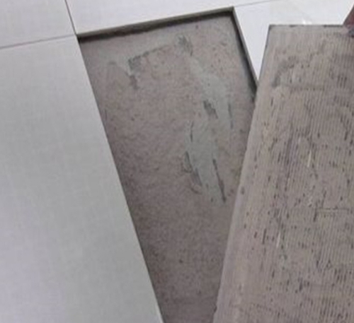 大安瓷砖空鼓维修公司分享瓷砖铺贴时如果打浆（即涂抹在瓷砖背面和基层上的砂浆或瓷砖胶）过少，会带来以下问题